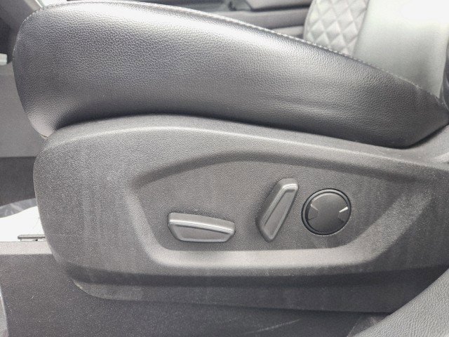 Used 2023 Ford Edge Titanium image 33