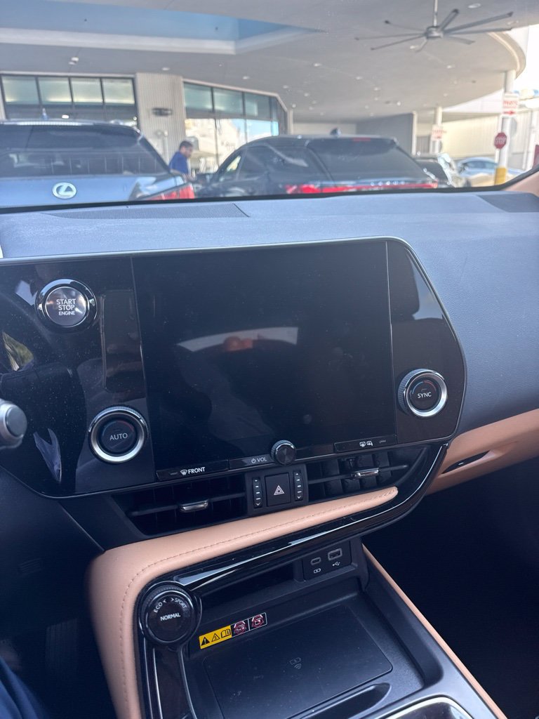 Used 2025 Lexus NX 250 FWD w/ Towing Package (2000 Lbs) image 3