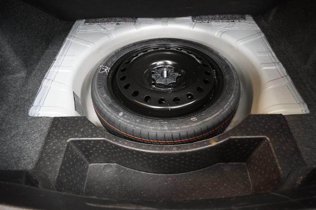 Used 2018 Chevrolet Impala LT FWD image 24