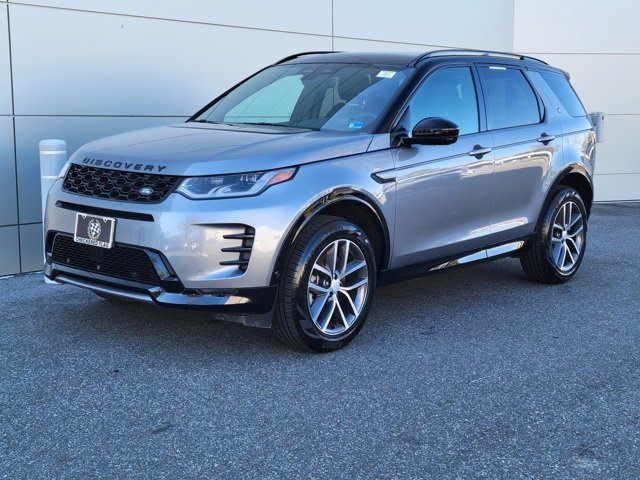 Used 2025 Land Rover Discovery Sport Dynamic SE image 1