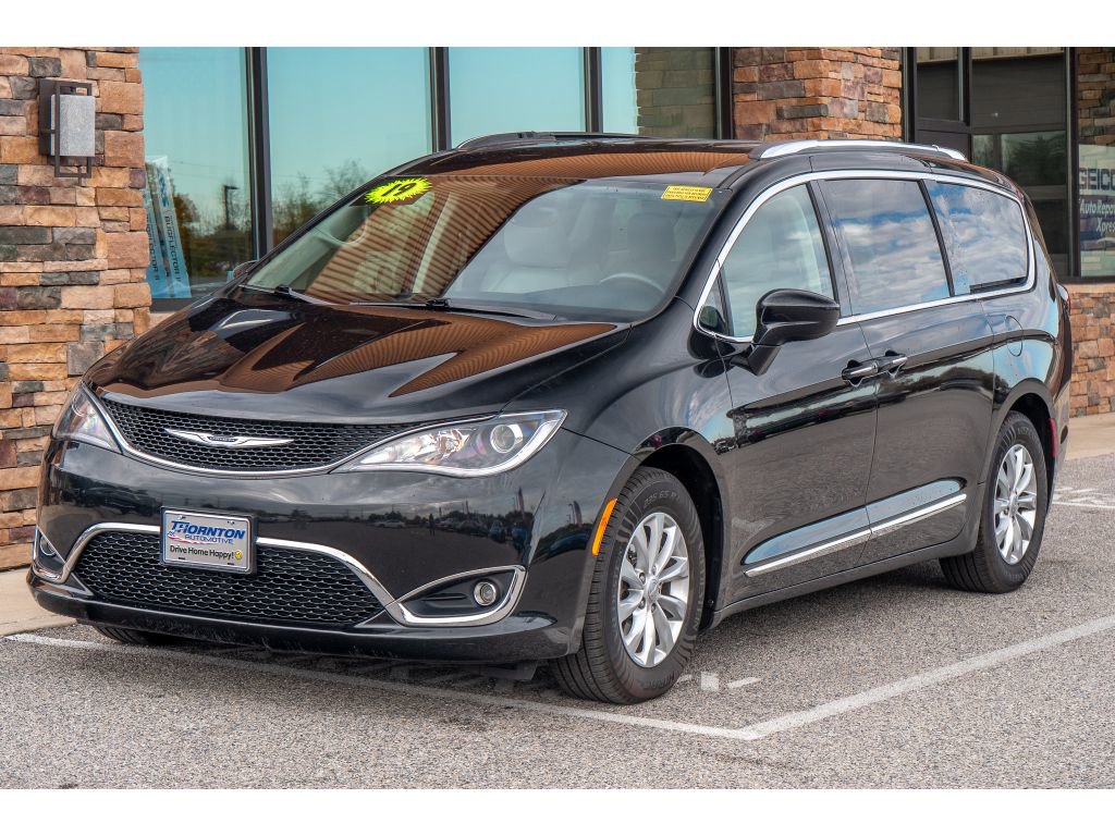 Used 2019 Chrysler Pacifica Touring-L image 7