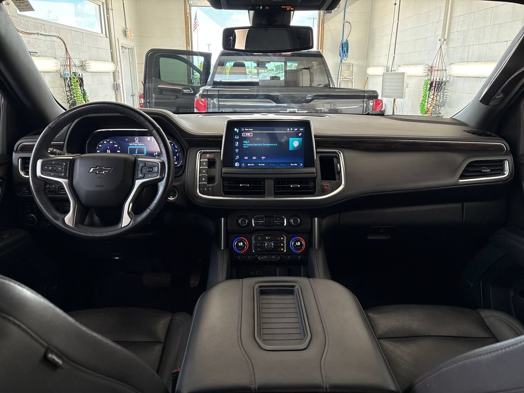Used 2022 Chevrolet Tahoe Z71 w/ Luxury Package AWD/4WD image 15