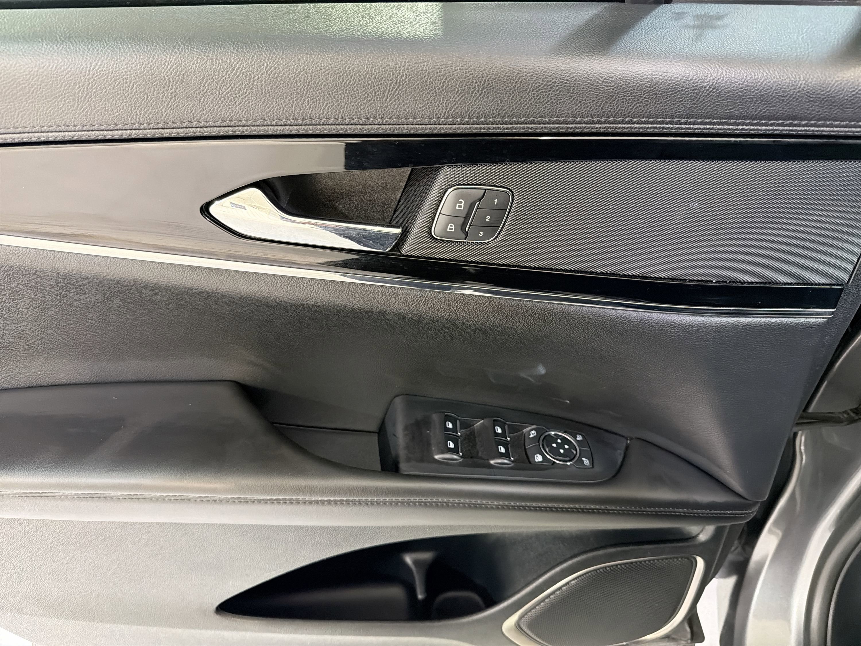 Used 2023 Lincoln Nautilus AWD w/ Premium Package image 12