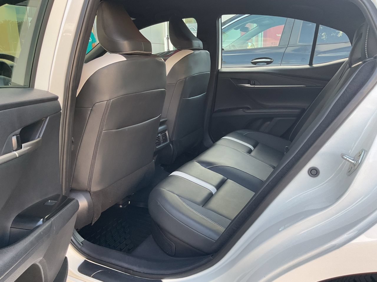 Used 2025 Toyota Camry SE FWD image 11