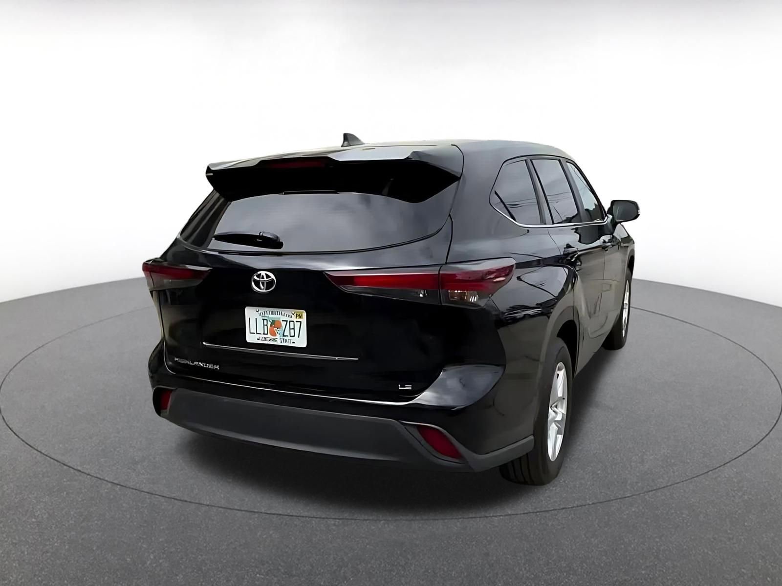 Used 2025 Toyota Highlander LE image 20