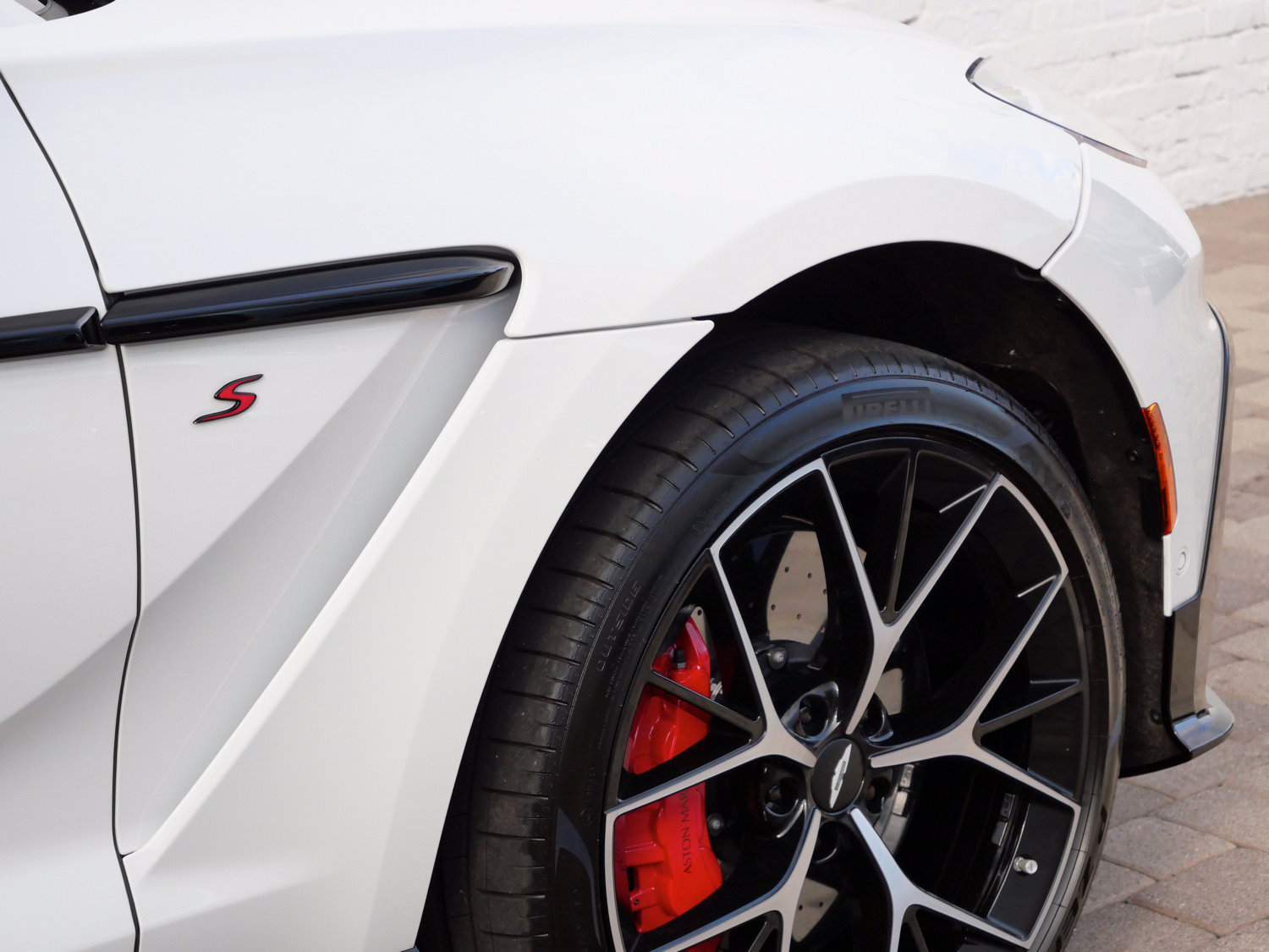 New 2026 Aston Martin DBX S AWD/4WD image 9