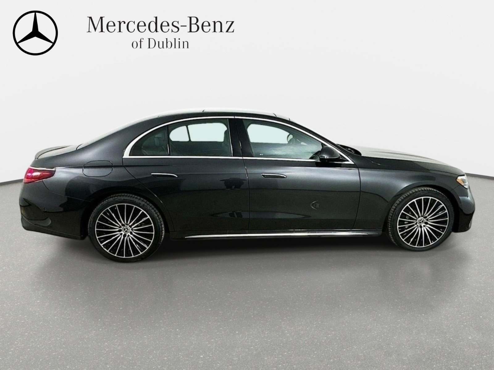 Used 2026 Mercedes-Benz E 350 4MATIC Sedan image 4
