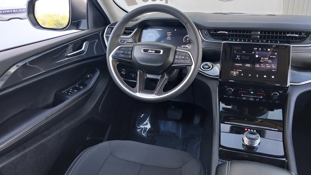 Certified 2023 Jeep Grand Cherokee Laredo image 13