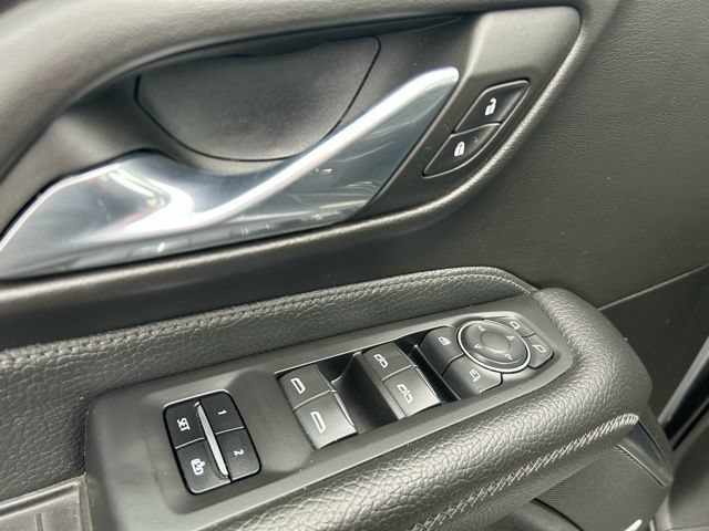 Used 2023 GMC Yukon XL Denali AWD/4WD image 35