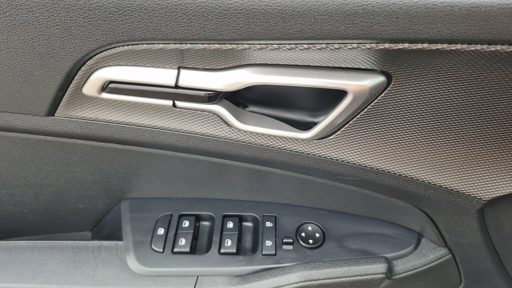 Used 2023 Kia Sportage LX image 8