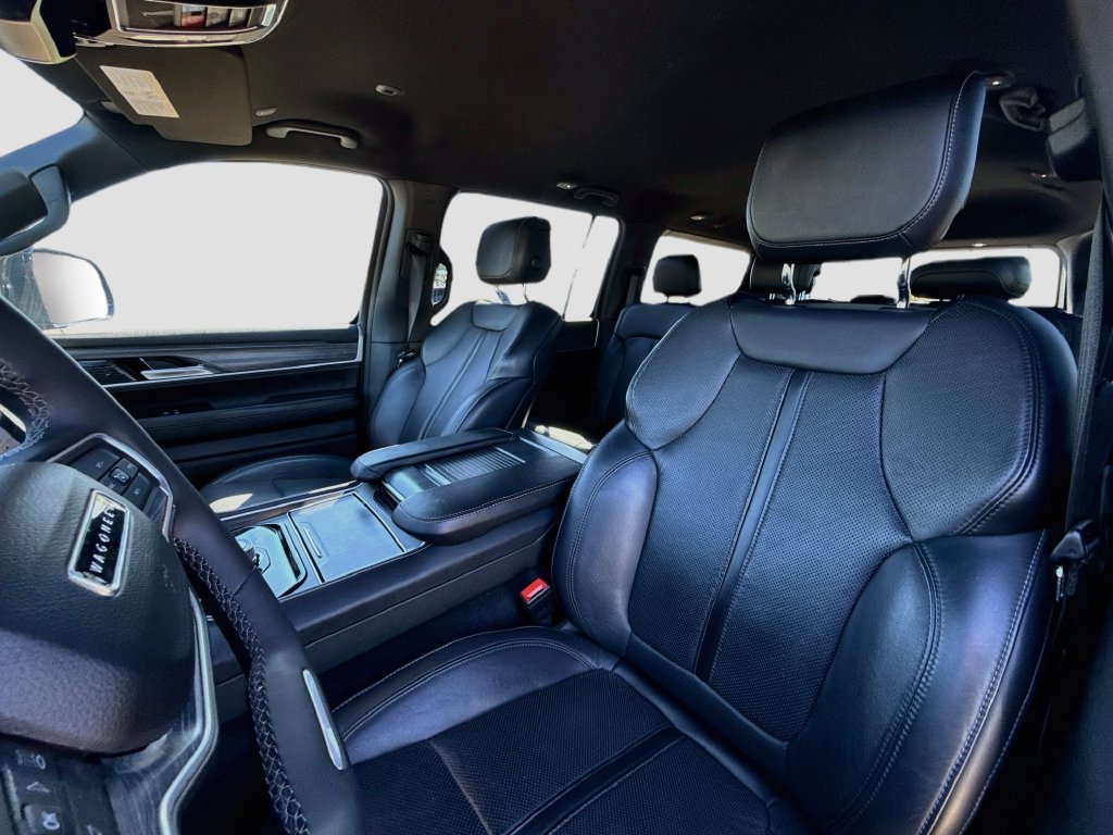 Used 2024 Jeep Wagoneer Series II RWD image 13