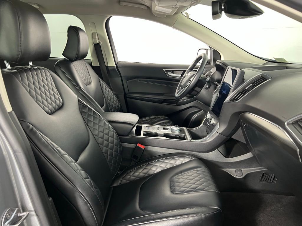 Used 2024 Ford Edge Titanium image 33