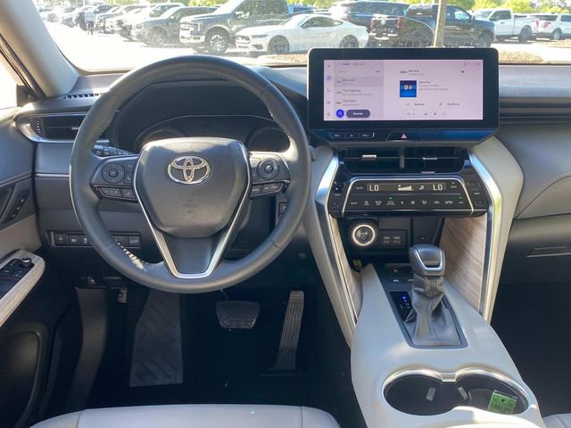 Used 2024 Toyota Venza XLE AWD/4WD image 6
