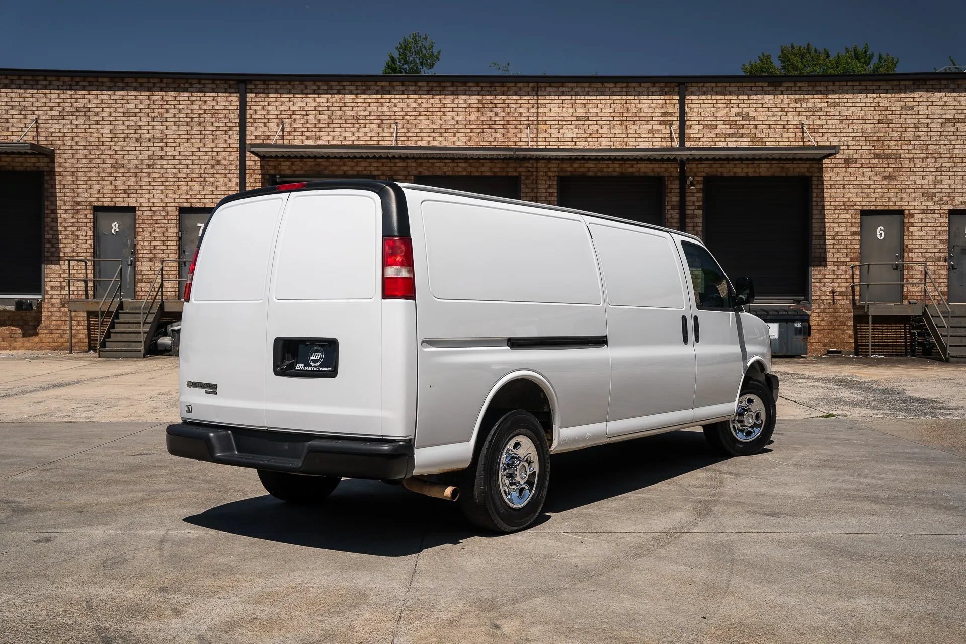 Used 2016 Chevrolet Express 2500 Extended RWD image 2