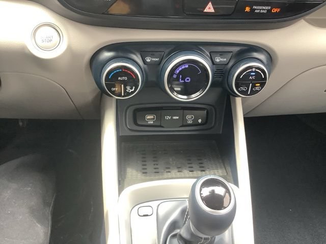 Certified 2025 Hyundai Venue Limited FWD image 24