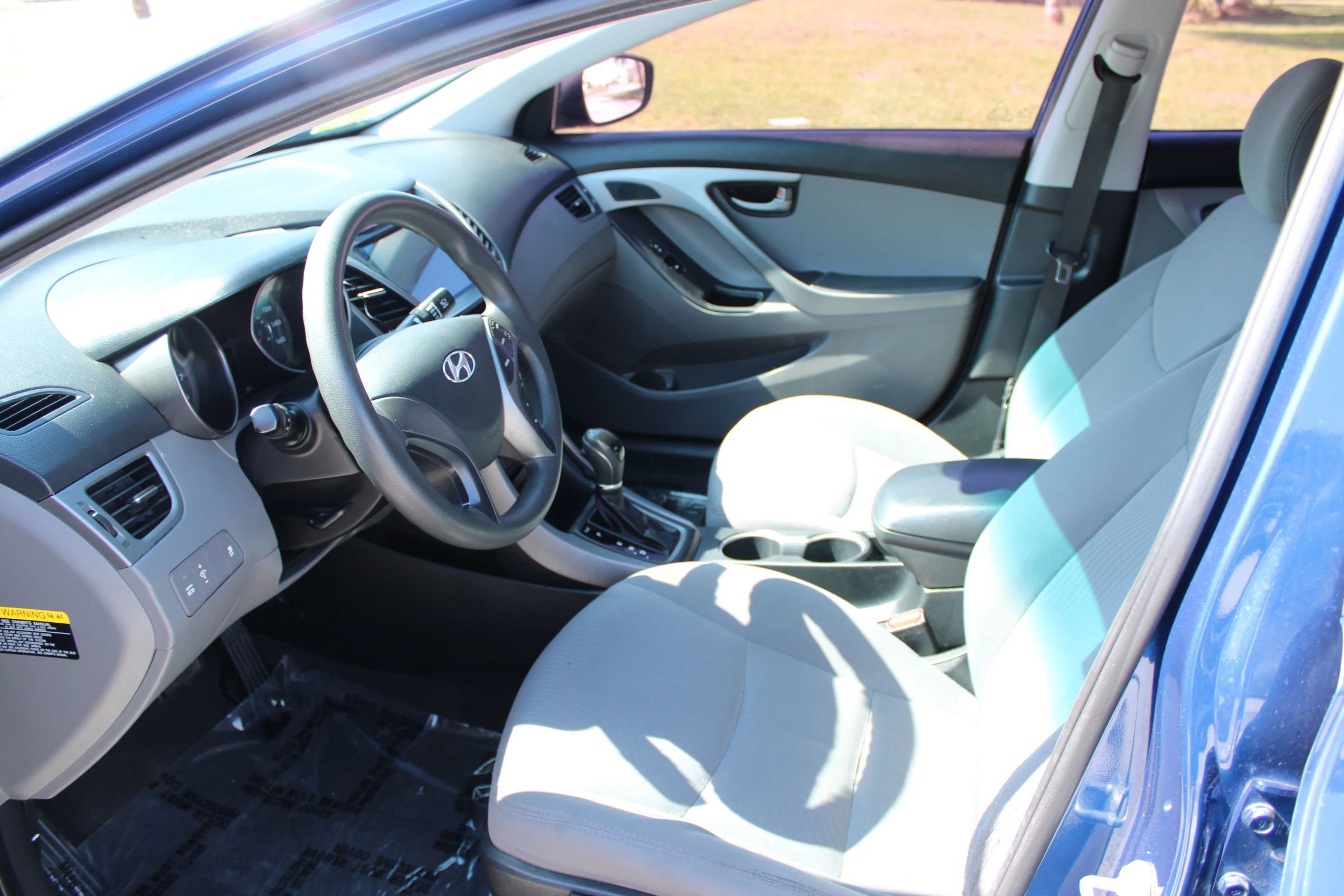 Used 2015 Hyundai Elantra SE FWD image 5