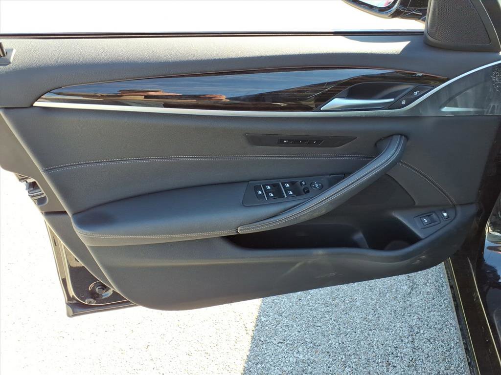 Used 2023 BMW 530e xDrive w/ Convenience Package image 18