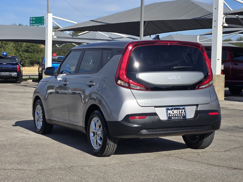 Certified 2022 Kia Soul LX w/ Technology Package FWD image 5
