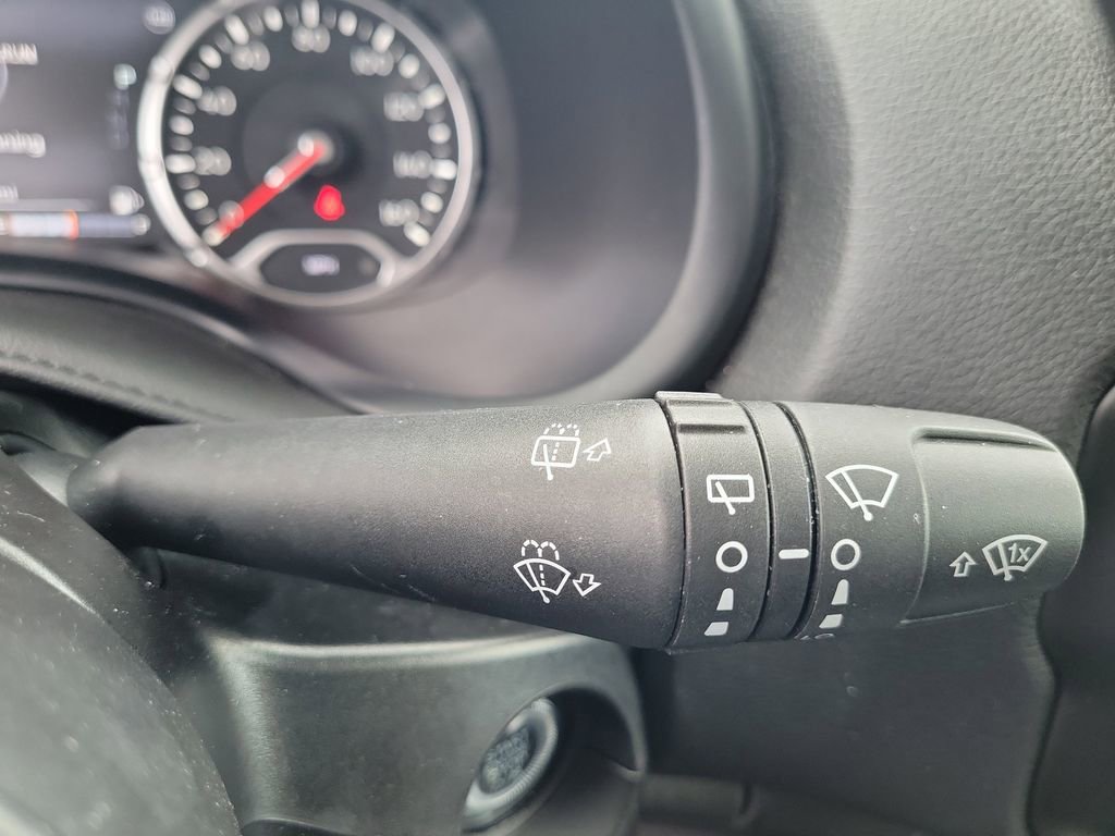 Used 2023 Jeep Renegade Latitude image 39