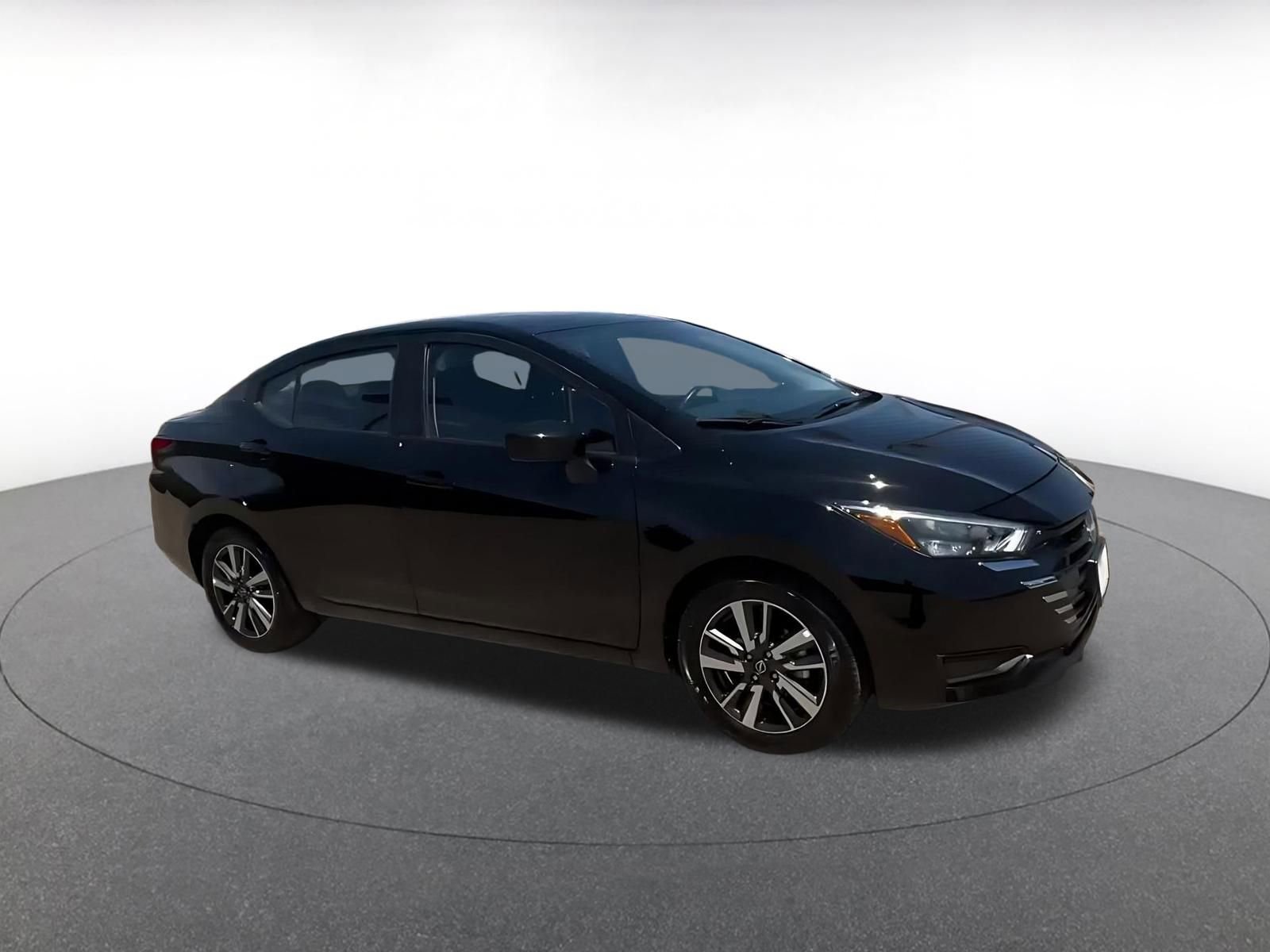 Used 2025 Nissan Versa SV FWD image 2