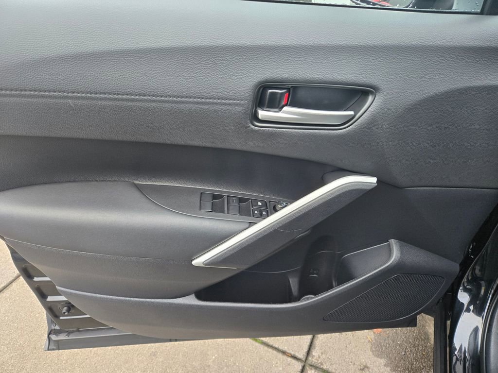 Used 2024 Toyota Corolla Cross XLE image 11
