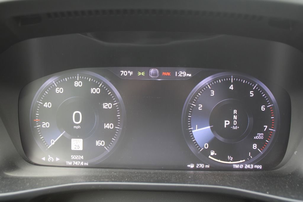 Used 2021 Volvo XC40 T5 R-Design image 31