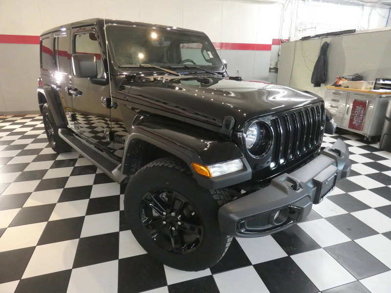 Used 2022 Jeep Wrangler Unlimited Sahara image 3