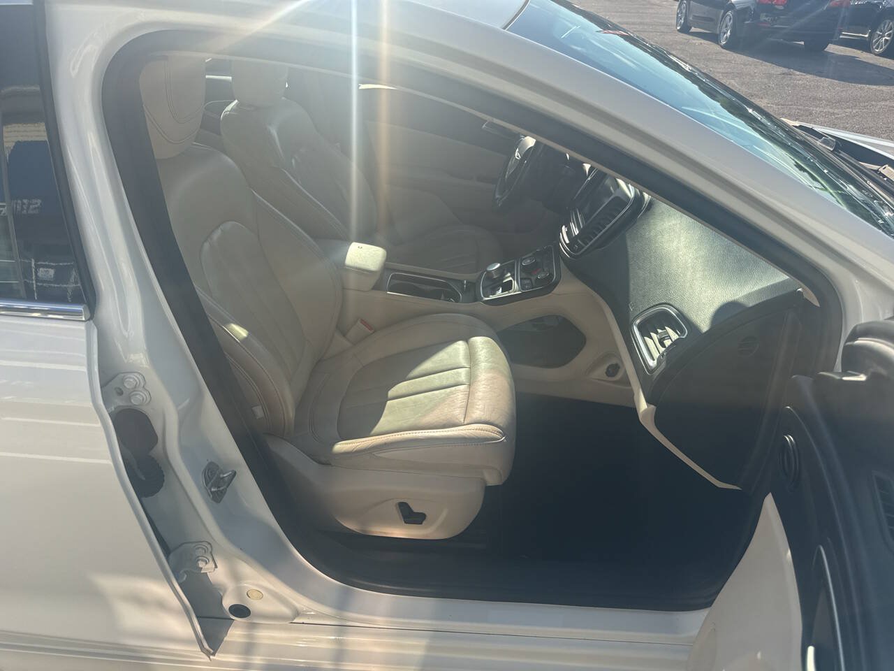Used 2017 Chrysler 200 Limited Platinum FWD image 16