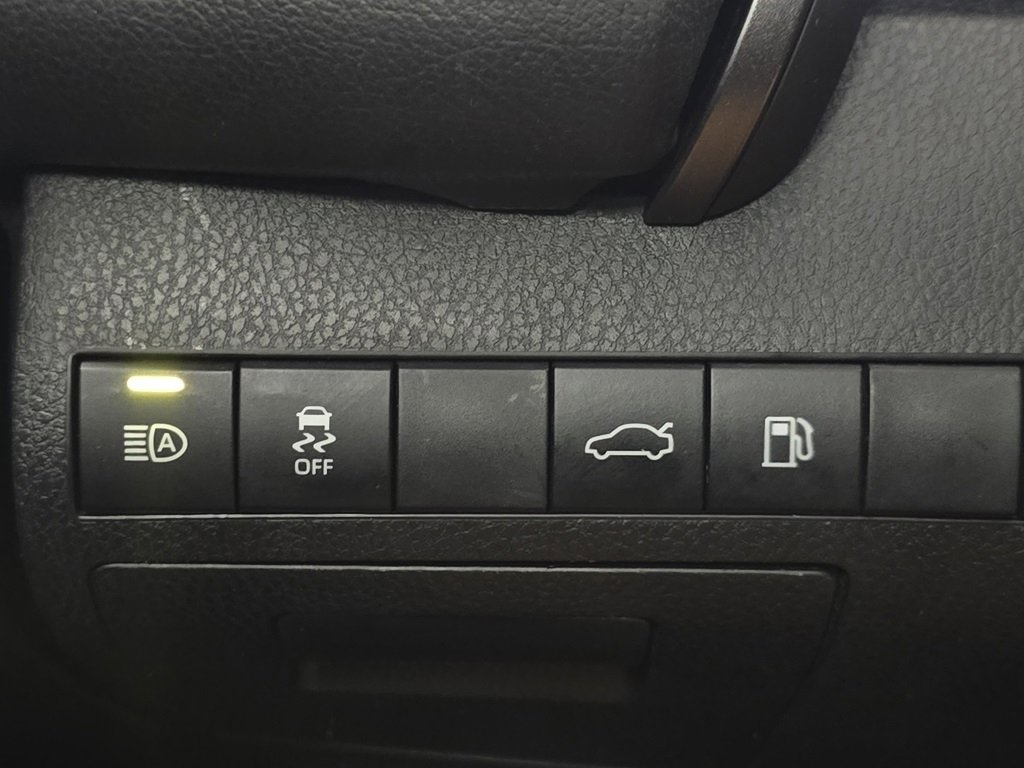 Used 2018 Toyota Camry SE image 22