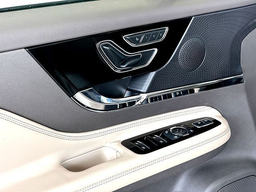 Used 2023 Lincoln Corsair FWD image 12