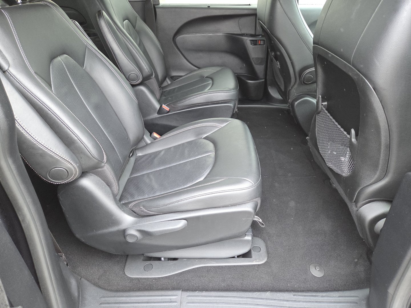 Used 2020 Chrysler Pacifica Touring-L w/ S Appearance Package FWD image 21