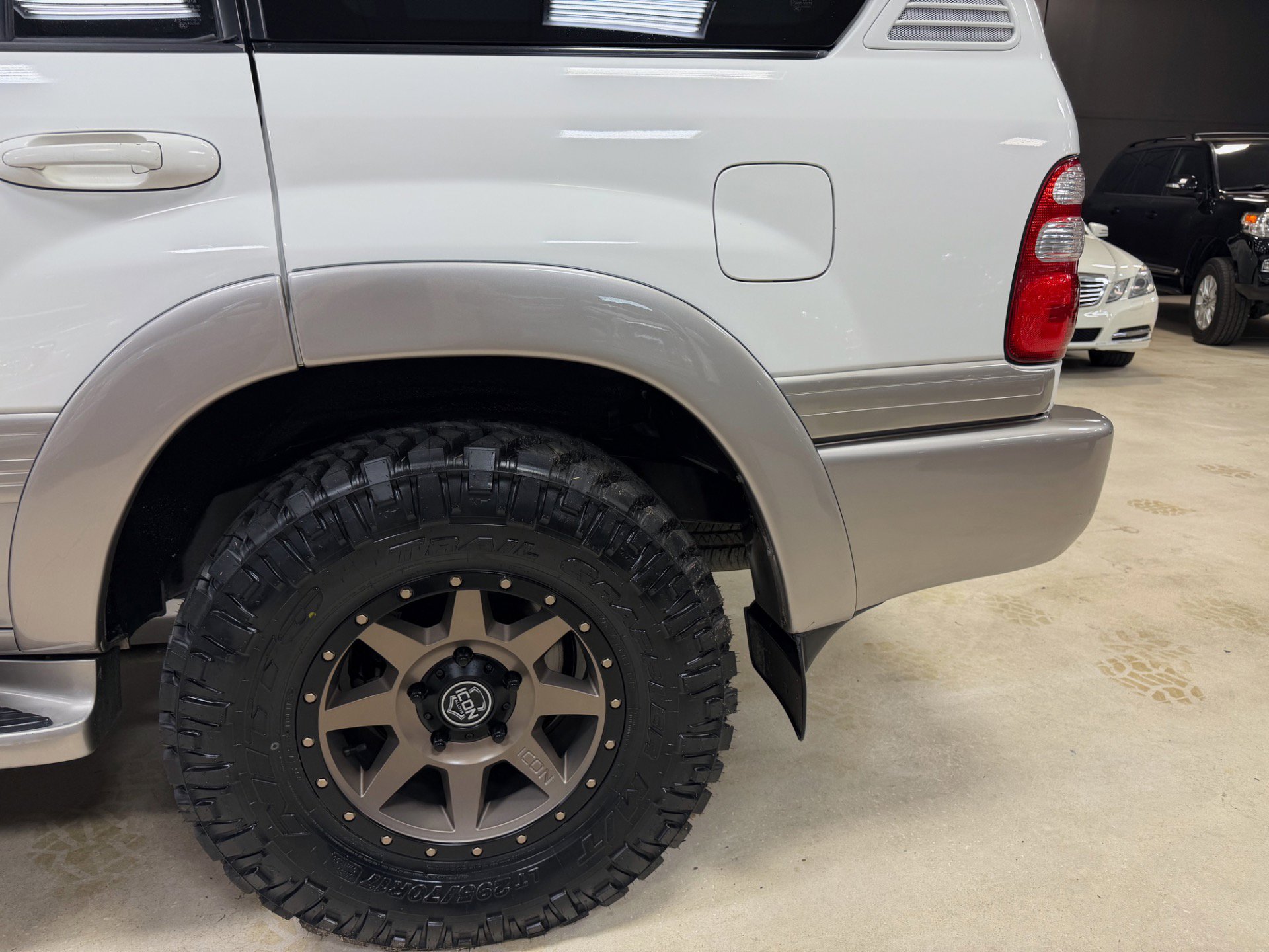 Used 2004 Toyota Land Cruiser image 13