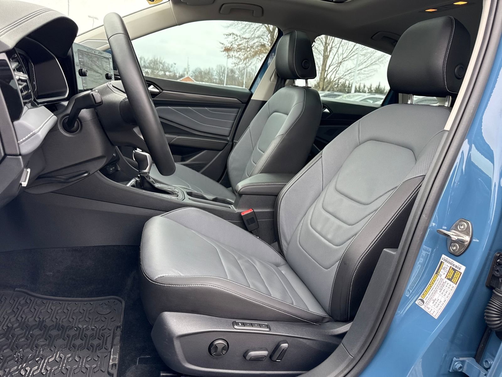 Certified 2025 Volkswagen Jetta SEL FWD image 10