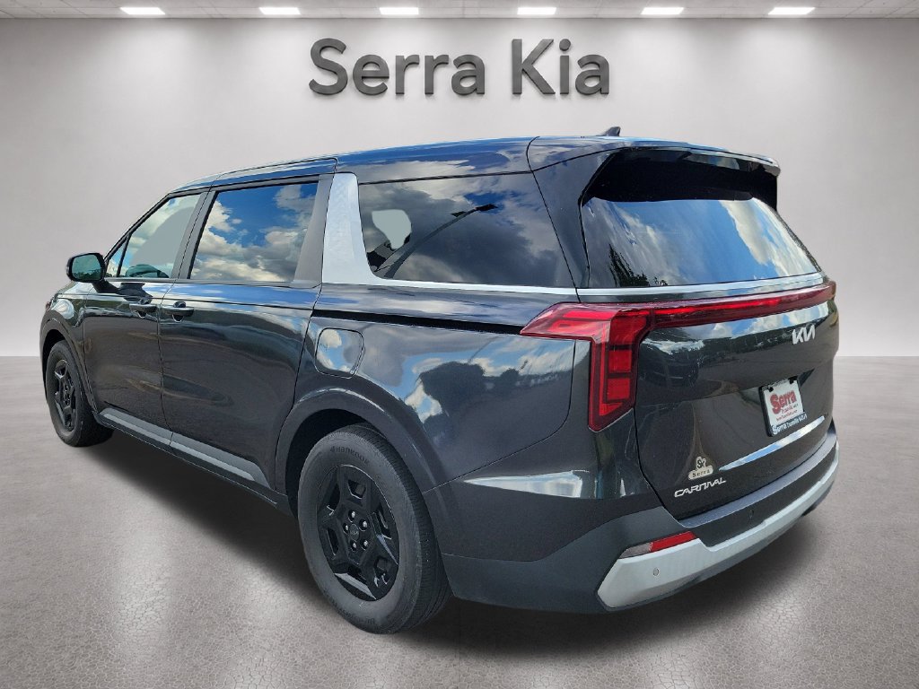 Used 2025 Kia Carnival FWD image 3