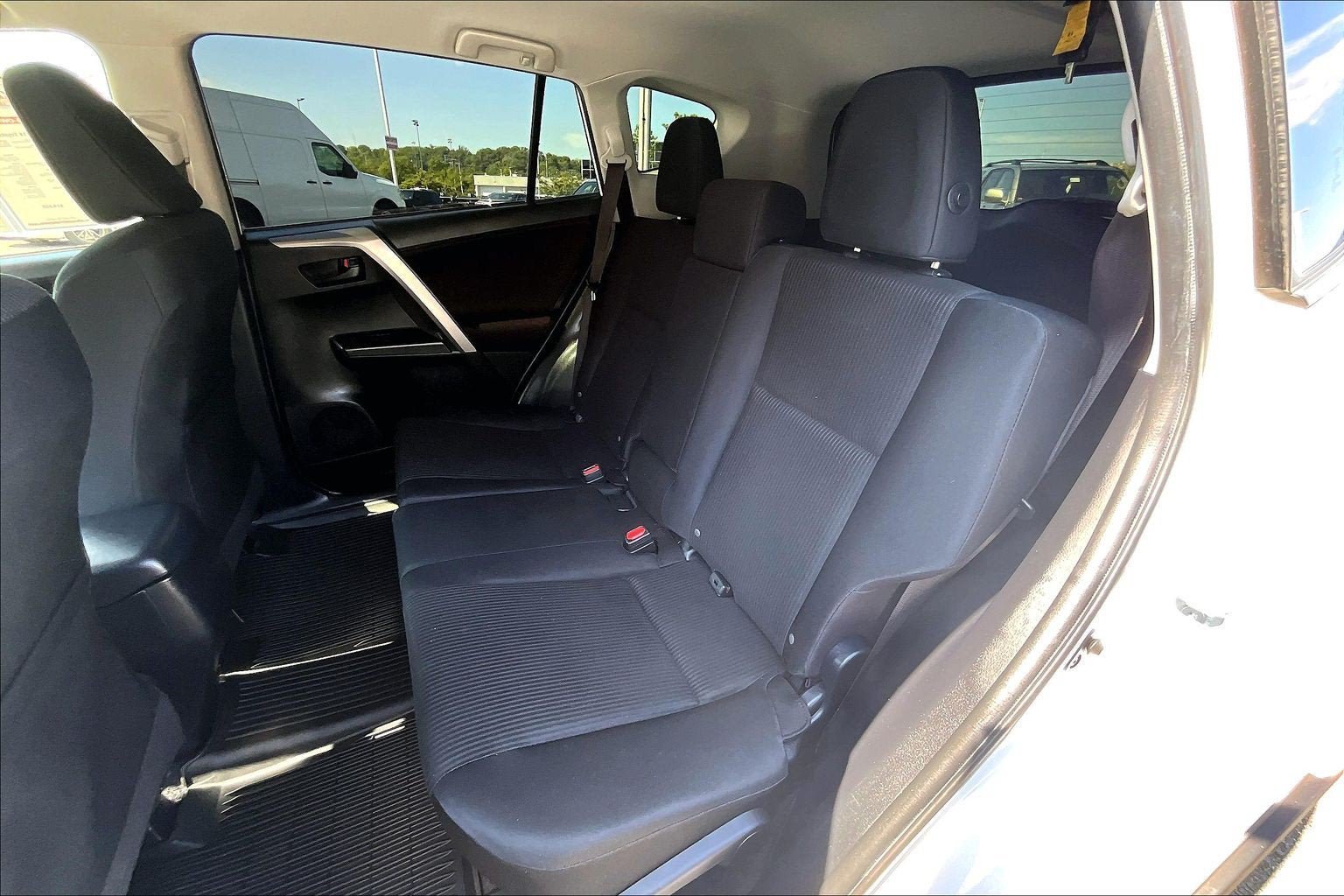 Used 2016 Toyota RAV4 LE AWD/4WD image 24