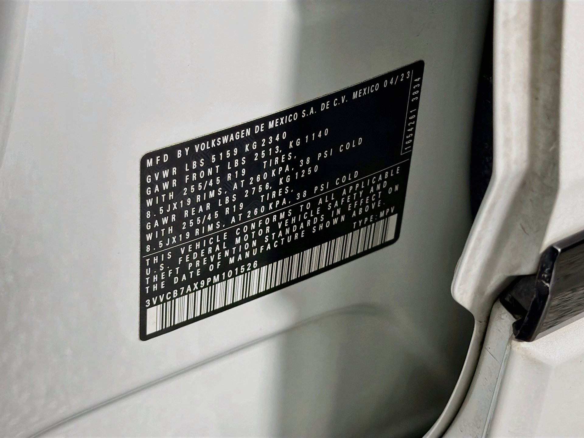 Certified 2023 Volkswagen Tiguan SE R-Line FWD image 31
