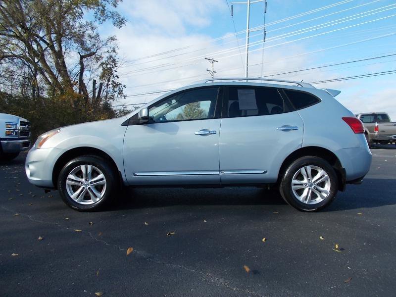 Used 2013 Nissan Rogue SV w/ Premium Pkg image 2