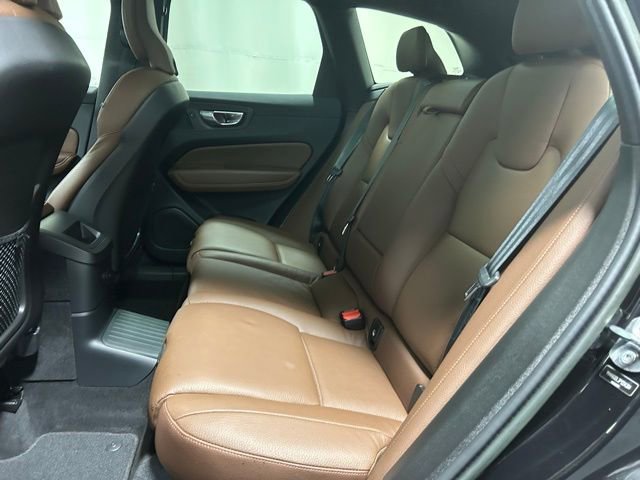 Used 2023 Volvo XC60 T8 Plus image 12