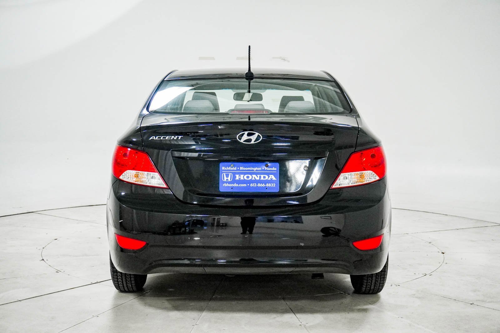 Used 2013 Hyundai Accent GLS image 7