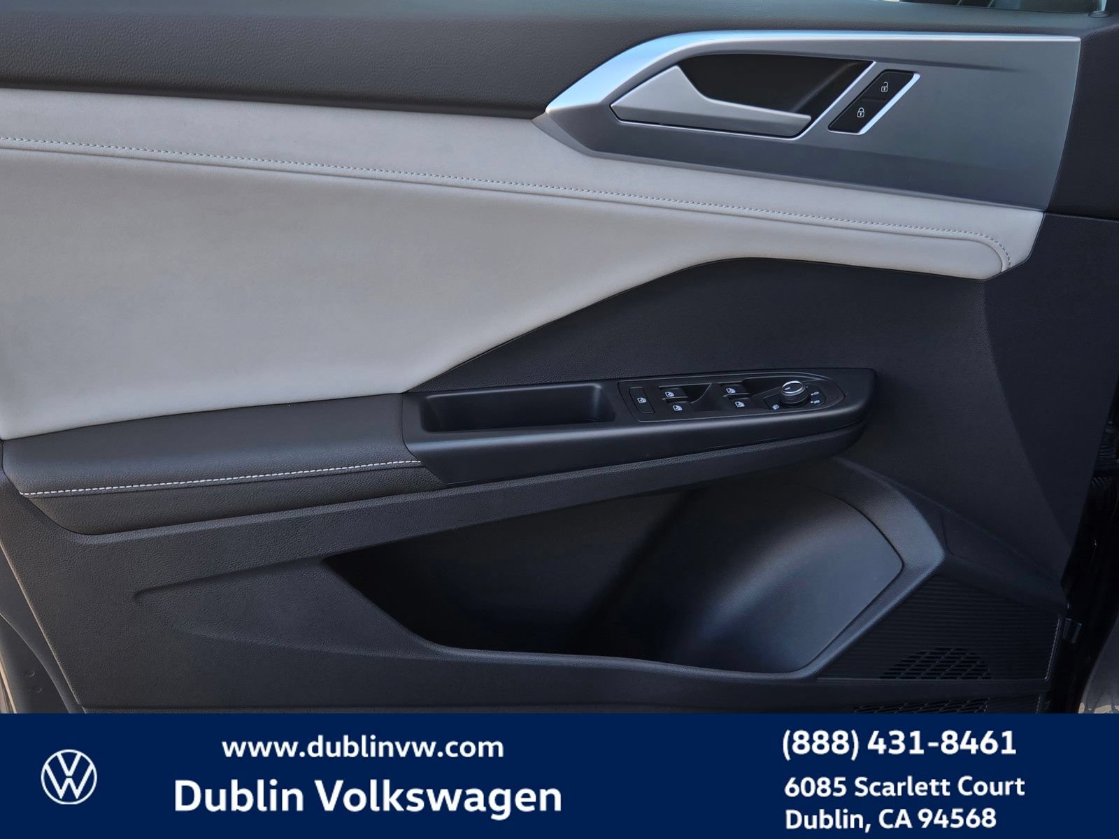 Certified 2025 Volkswagen Taos SE w/ Panoramic Sunroof Package FWD image 10