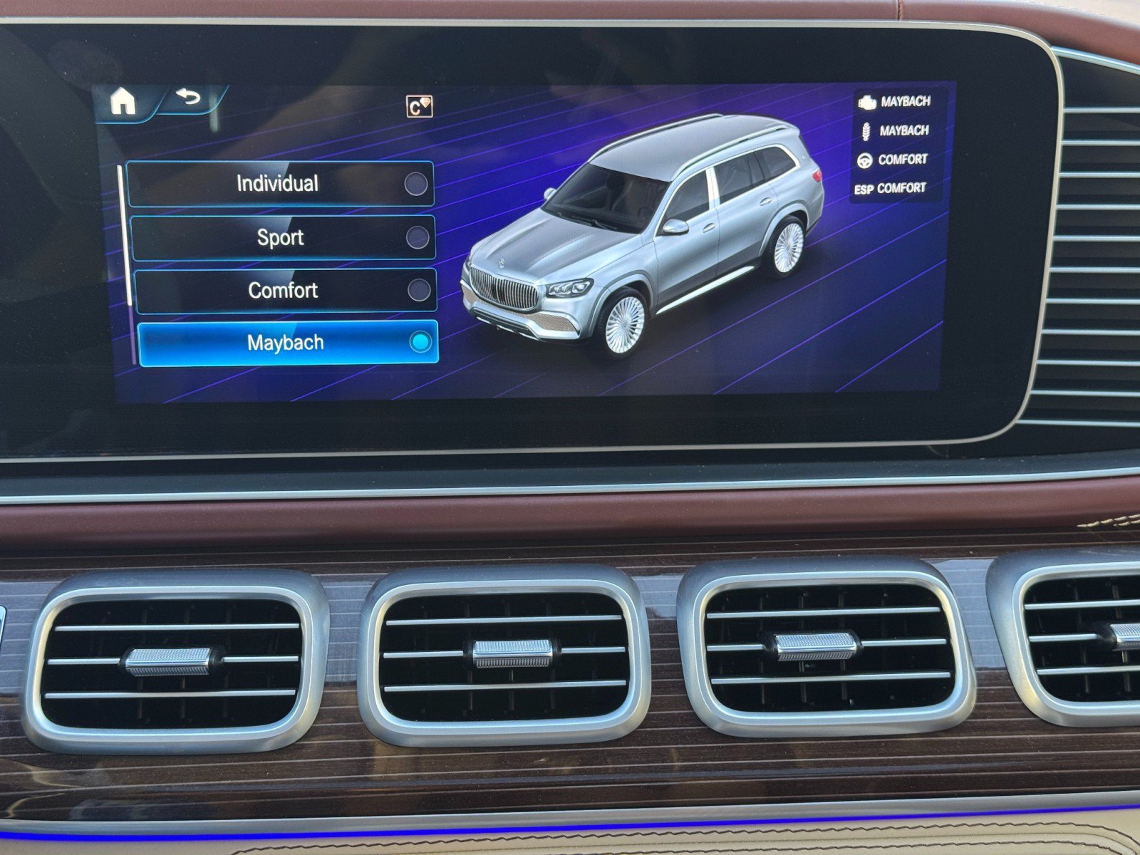 Used 2023 Mercedes-Benz Maybach GLS 600 4MATIC image 32
