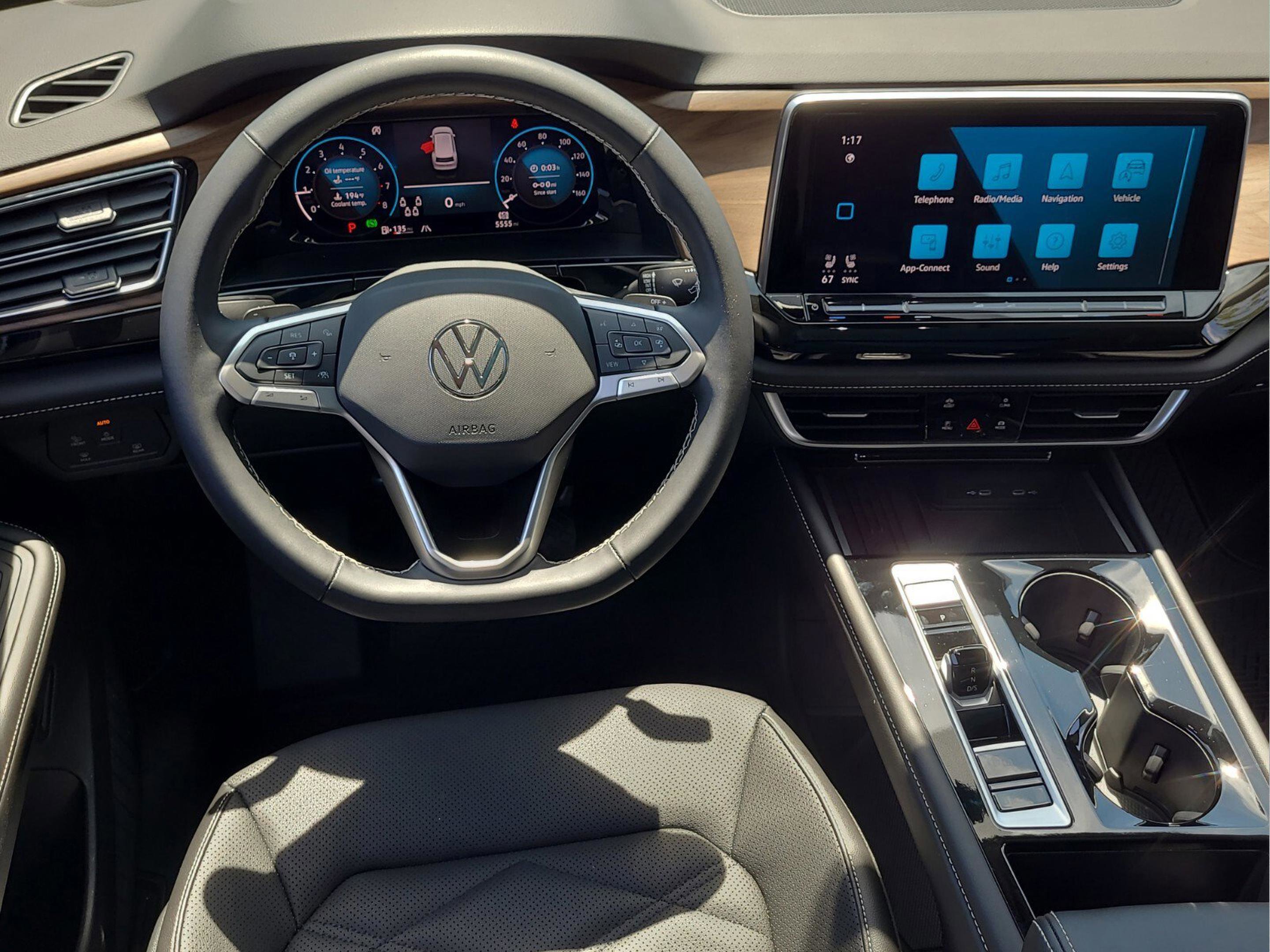 Used 2025 Volkswagen Atlas SE image 15