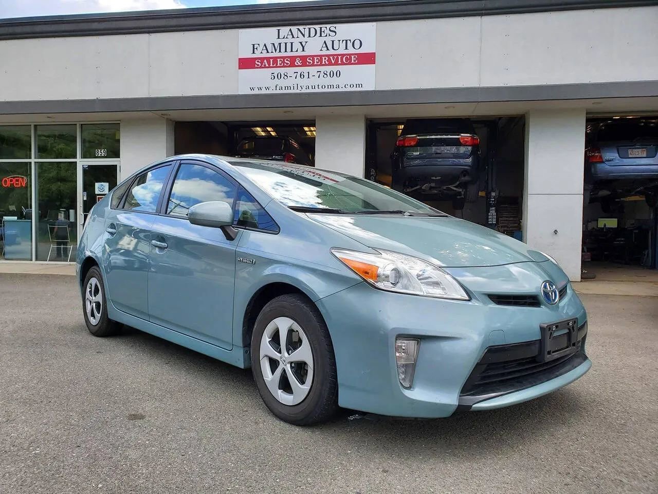 Used 2014 Toyota Prius Three w/ Solar Roof Package image 33