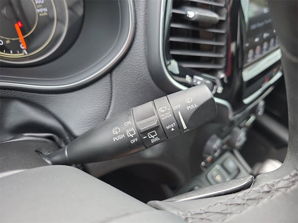 Used 2022 Jeep Cherokee Limited image 24