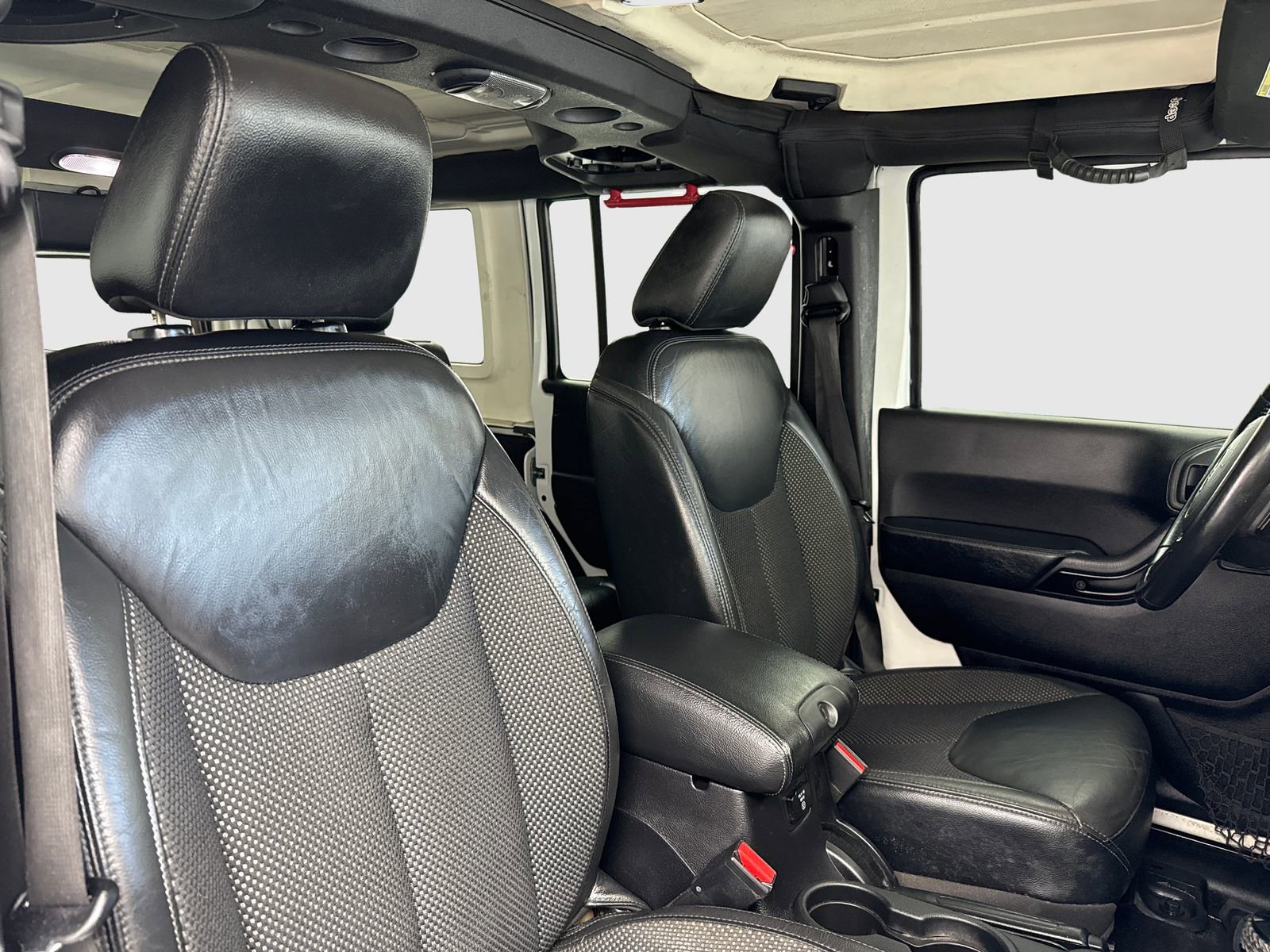 Used 2016 Jeep Wrangler Unlimited Sahara image 38