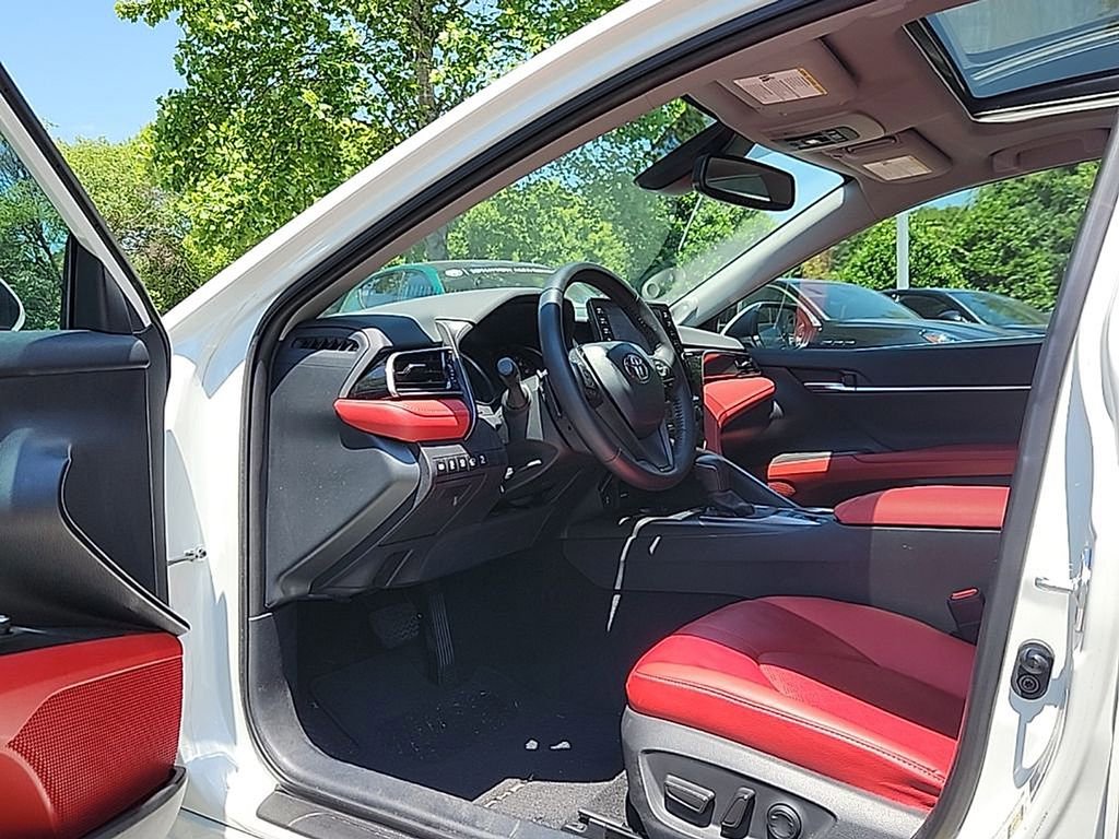 Used 2022 Toyota Camry XSE w/ Navigation Package FWD image 5
