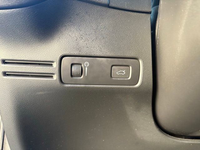 Used 2021 Volvo XC40 T4 Momentum w/ Protection Package Premier image 20