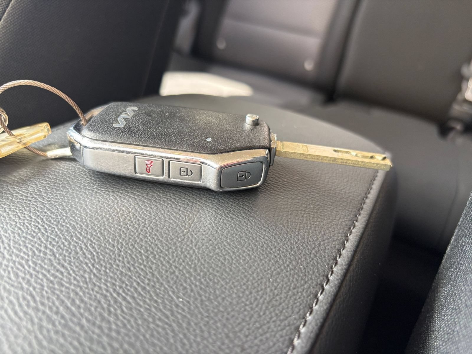 Used 2025 Kia Soul LX w/ LX Technology Package FWD image 17