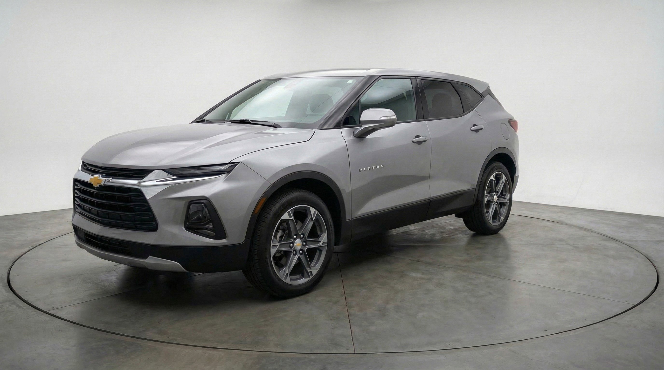 Used 2025 Chevrolet Blazer LT FWD image 3