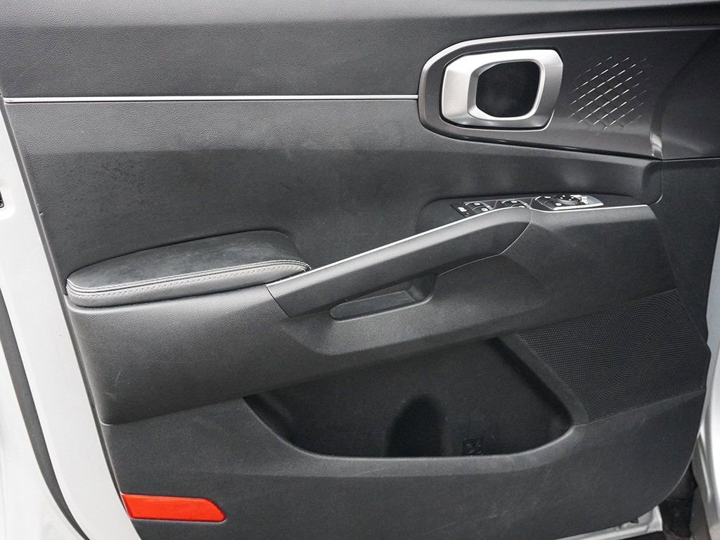 Used 2022 Kia Sorento S image 21